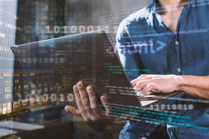 программист