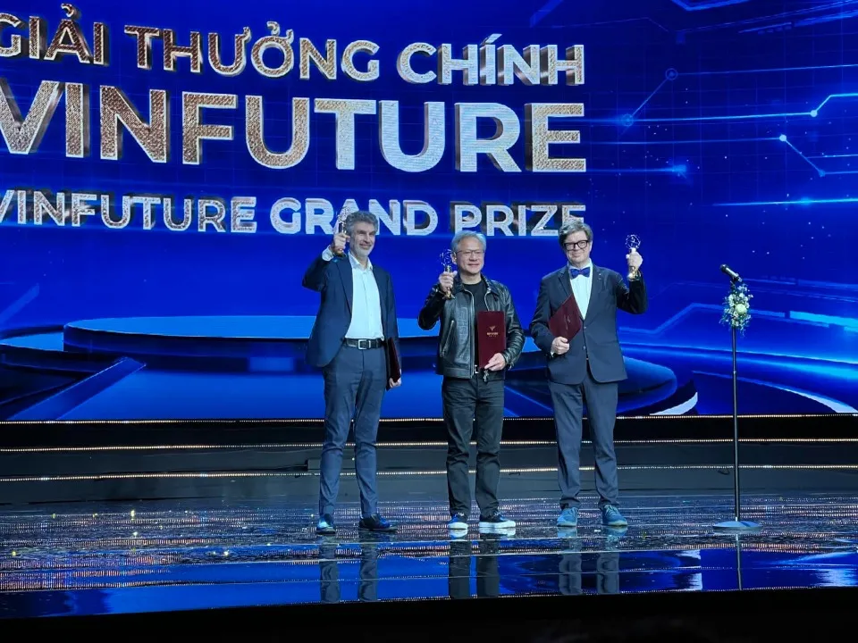 Бенгіо, Хуанг і ЛеКун отримали премію VinFuture 2024 на сцені в Ханої, https://blogs.nvidia.com/