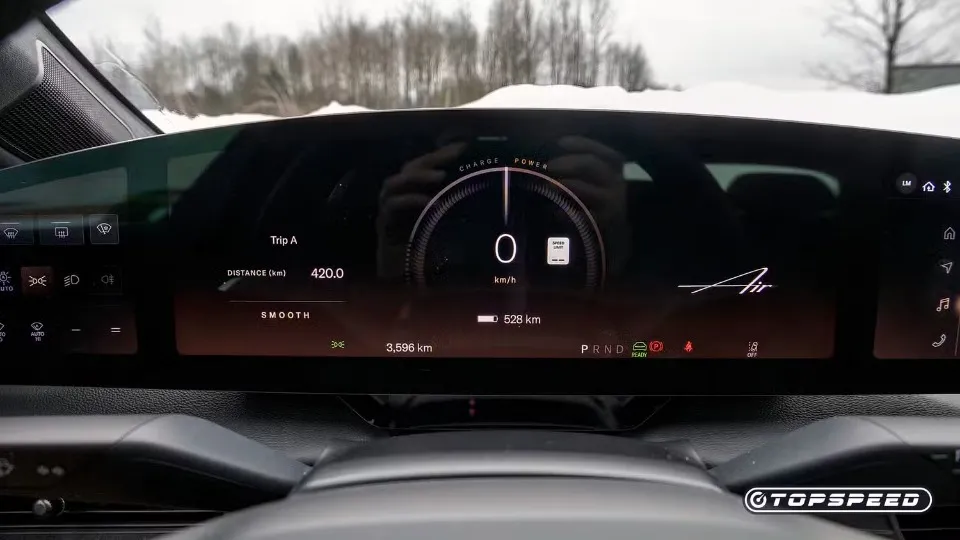 приладова панель Lucid Air