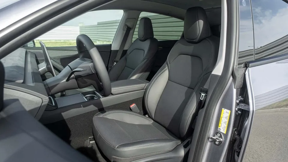 салон Tesla Model Y