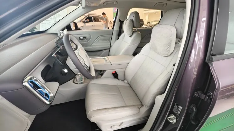 салон Leapmotor B10