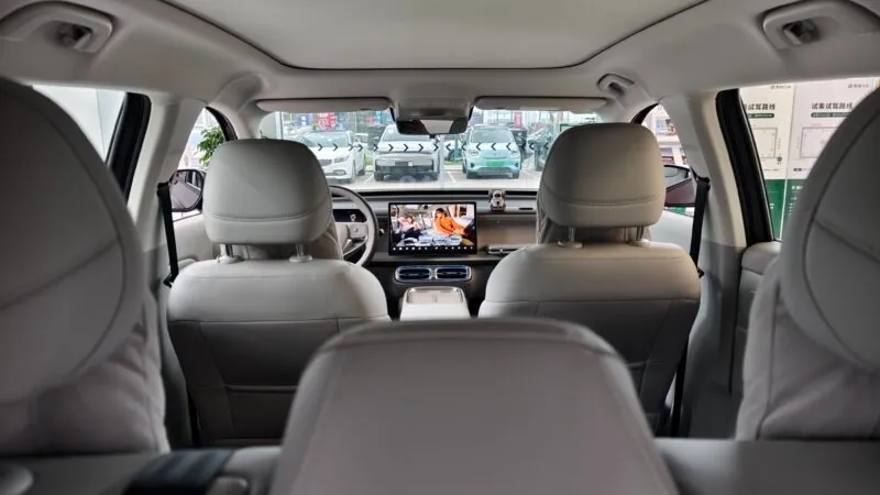 салон Leapmotor B10