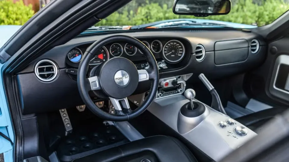 салон Ford GT 2006