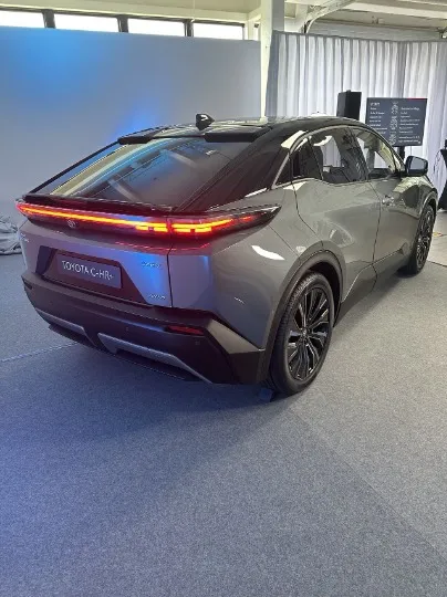 Toyota C-HR+, https://x.com/pawlakp