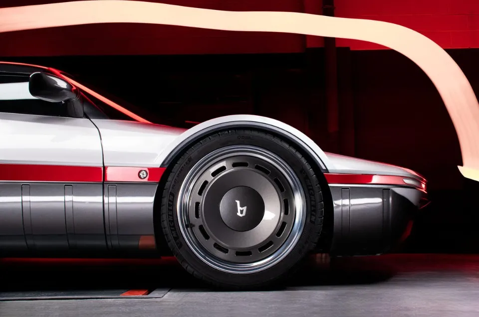 bertone-runabout-front-quarter