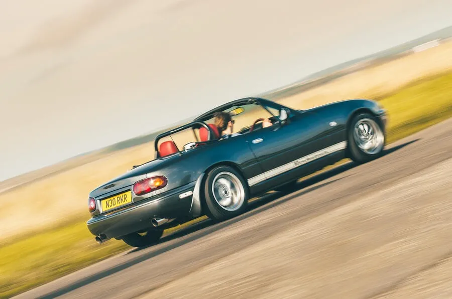 Frontline-mgb-vs-mazda-mx5-rocketeer
