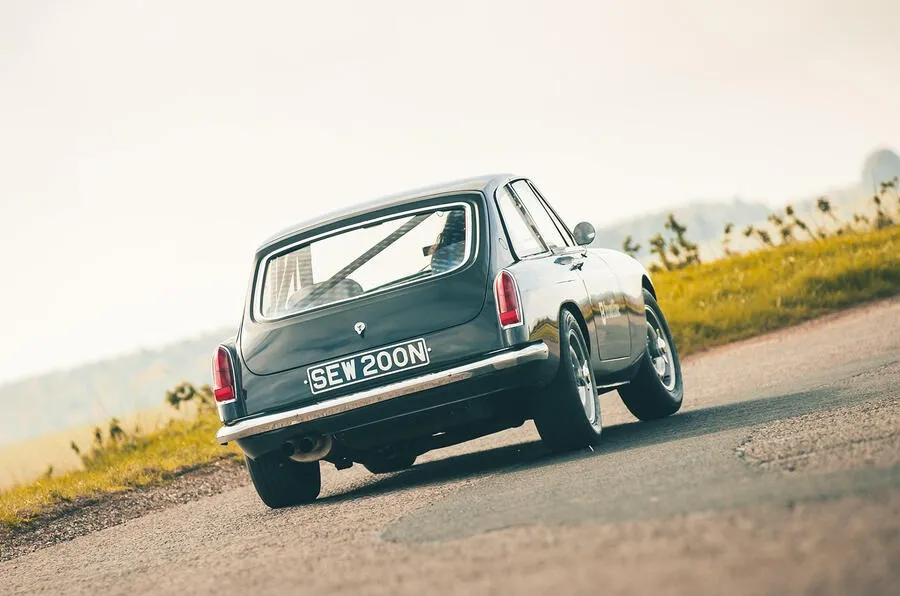 Frontline-mgb-vs-mazda-mx5-rocketeer