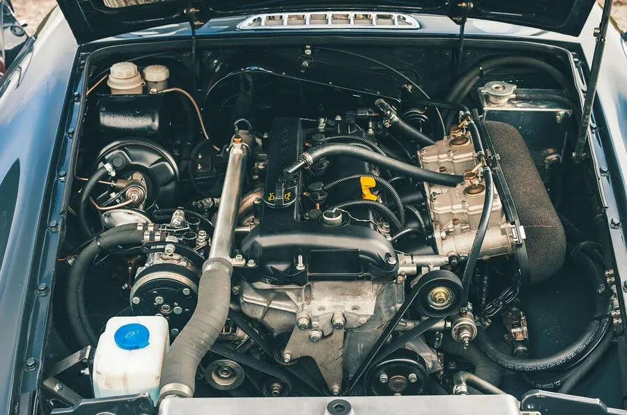 Frontline-mgb-vs-mazda-mx5-rocketeer