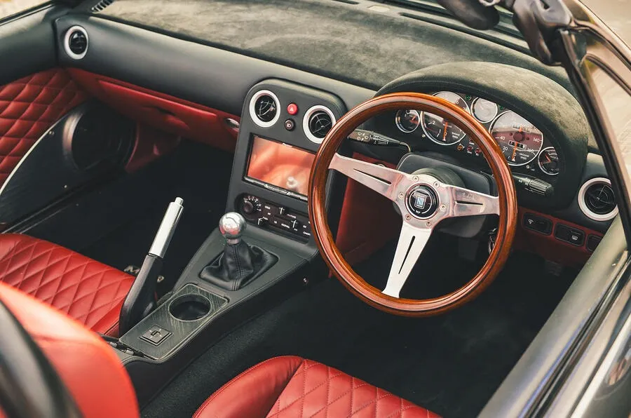 Frontline-mgb-vs-mazda-mx5-rocketeer